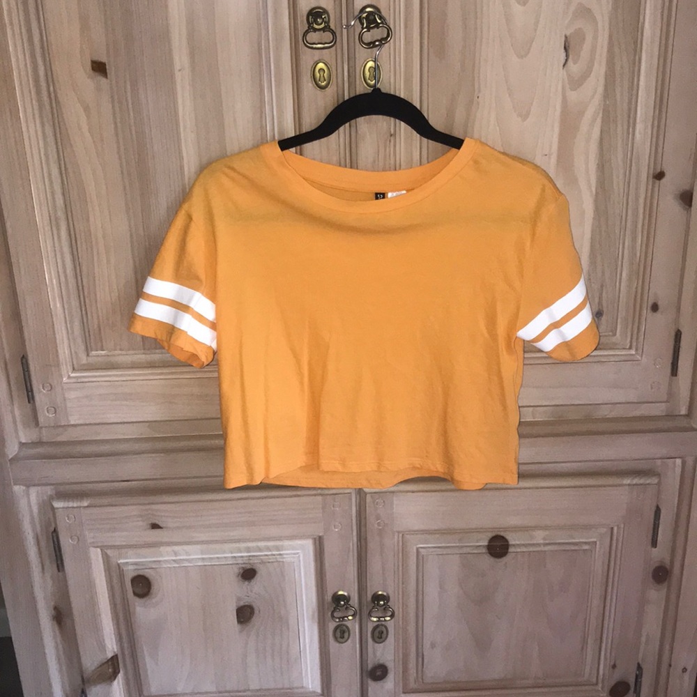 Cropped yellow with white stripes size xs tee
